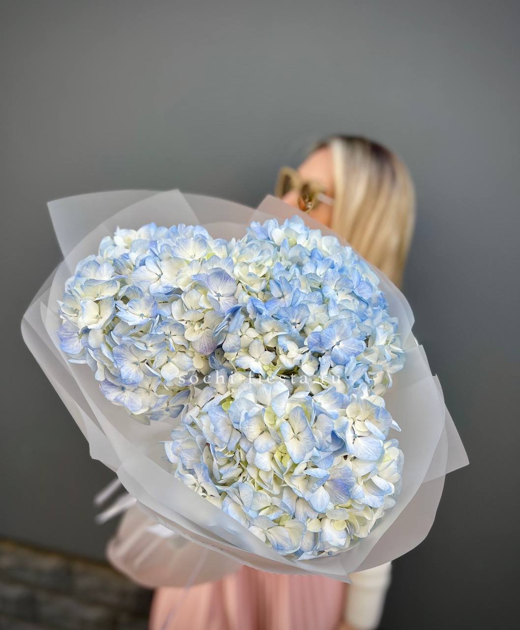 Букет с гортензиями