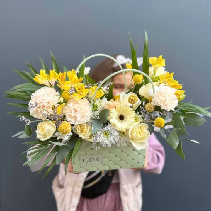 Сумочка с розами "Эпиа" в Магнитогорске