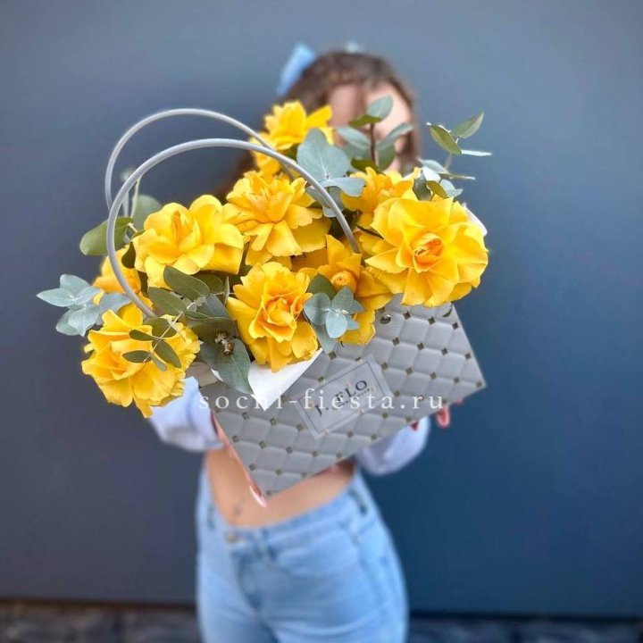 Сумочка с розами "Эдель" в Магнитогорске