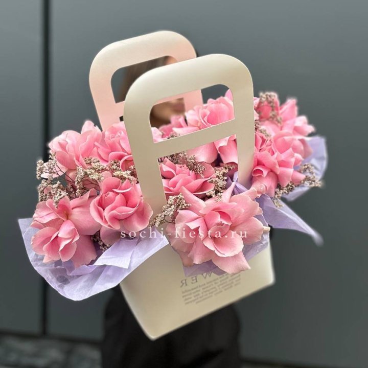 Сумочка розовых роз "Плинки" в Магнитогорске