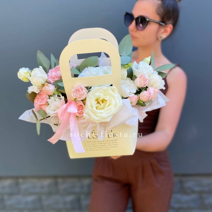 Цветочная сумочка "Рафаэль" в Магнитогорске