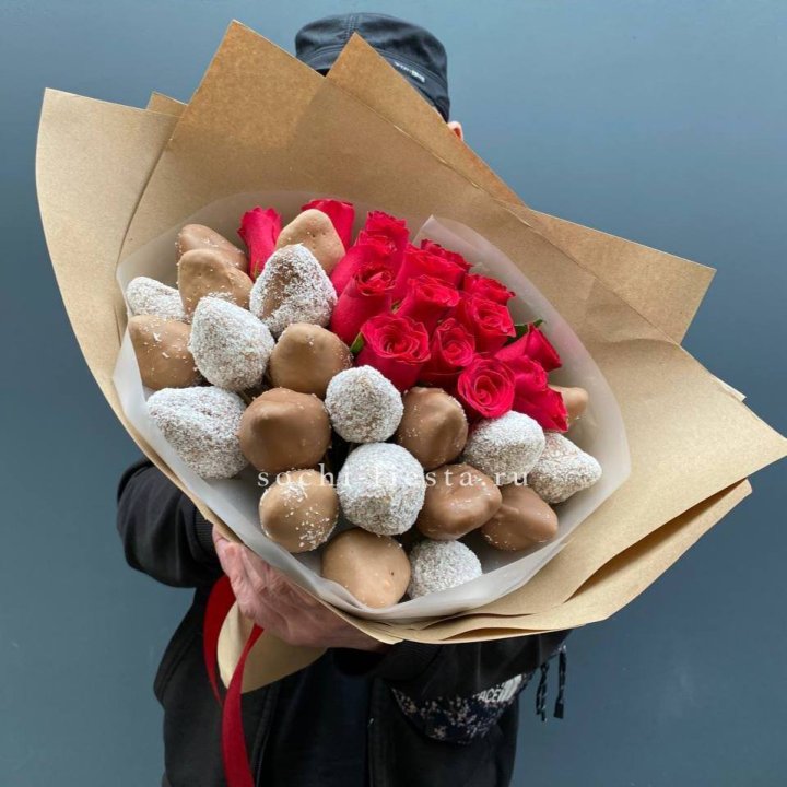 Розы и клубника в шоколаде Мерси в Магнитогорске