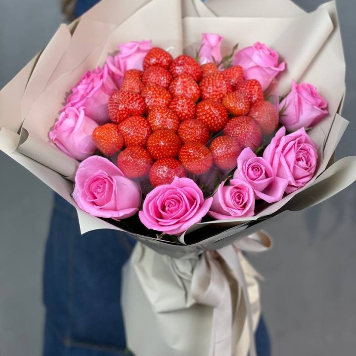 Клубника и розы в Магнитогорске
