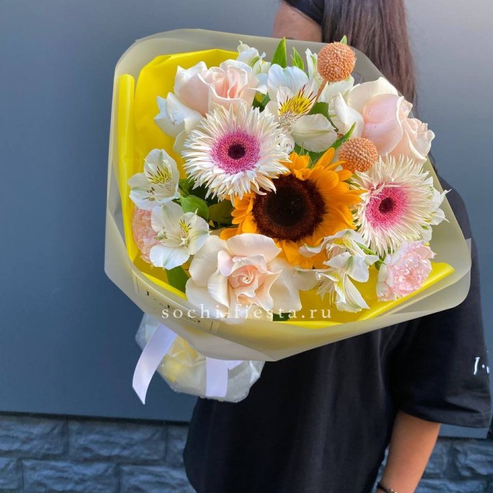Букет с подсолнухом "Елоу" в Магнитогорске
