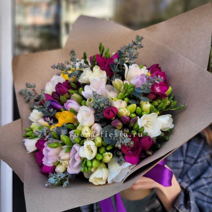 Букет фрезий "Радуга" в Магнитогорске