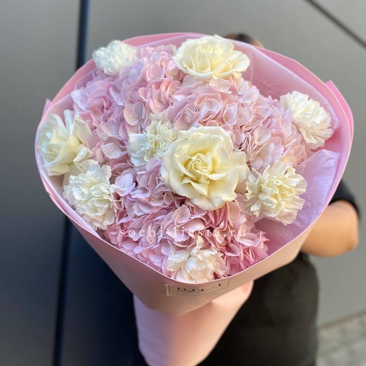  Букет гортензий и роз  в Магнитогорске