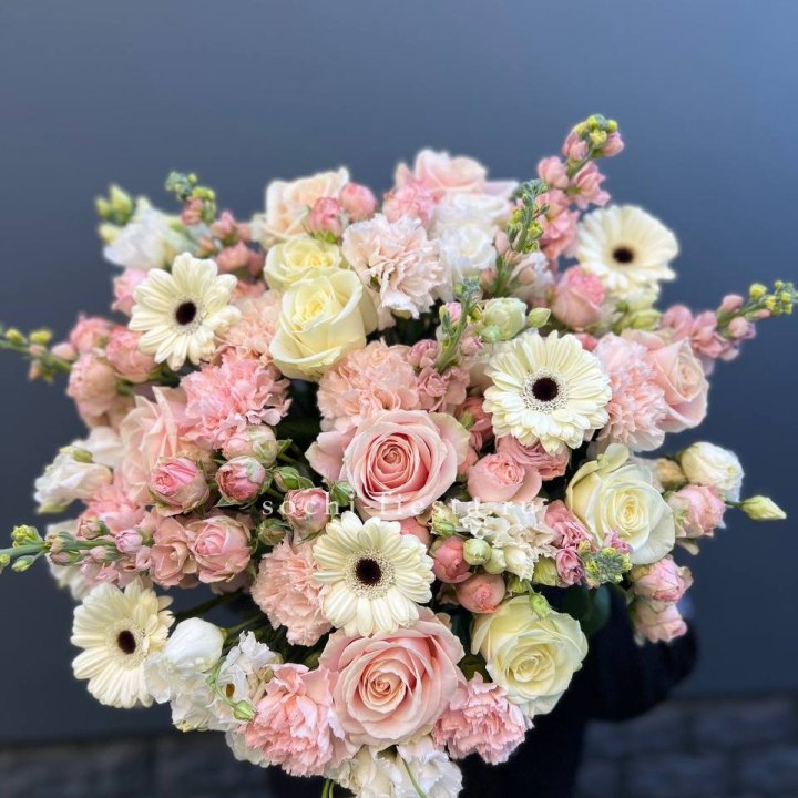 Авторский букет "Нежный" в Магнитогорске