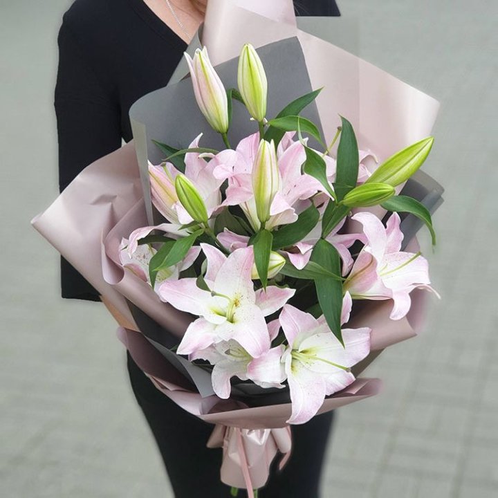 Букет розовых лилий в Магнитогорске