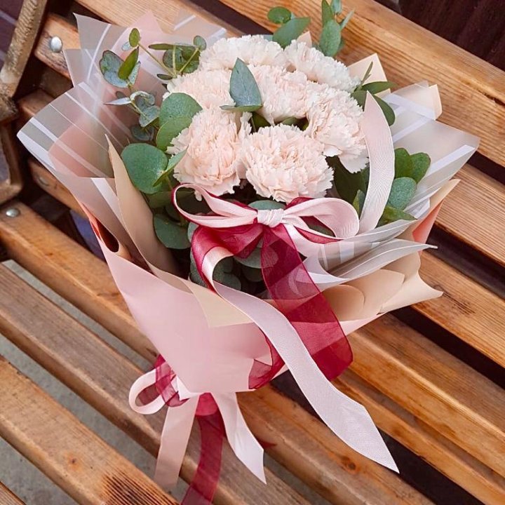 Диантусы с эвкалиптом в Магнитогорске