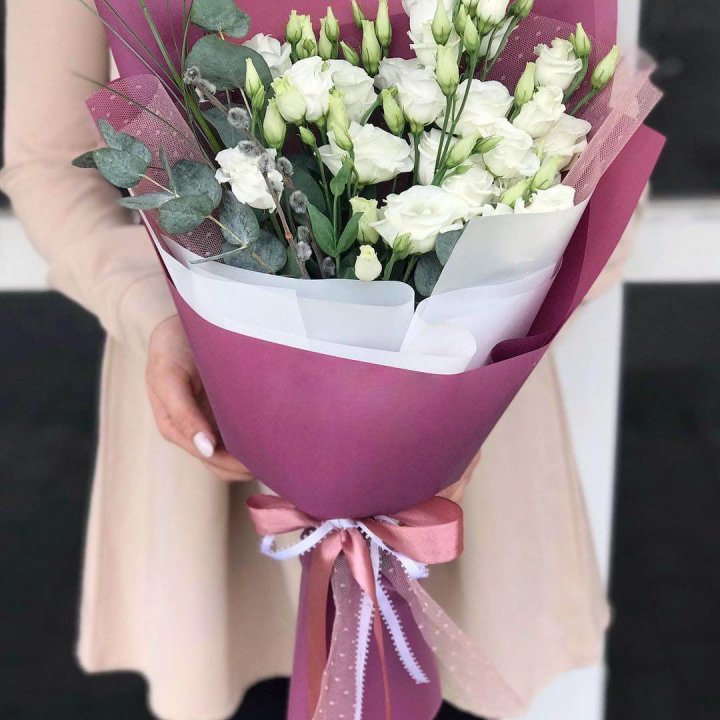 Эустомы с эвкалиптом в Магнитогорске