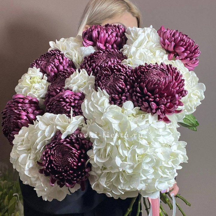 Охапка Бигуди и гортензий в Магнитогорске