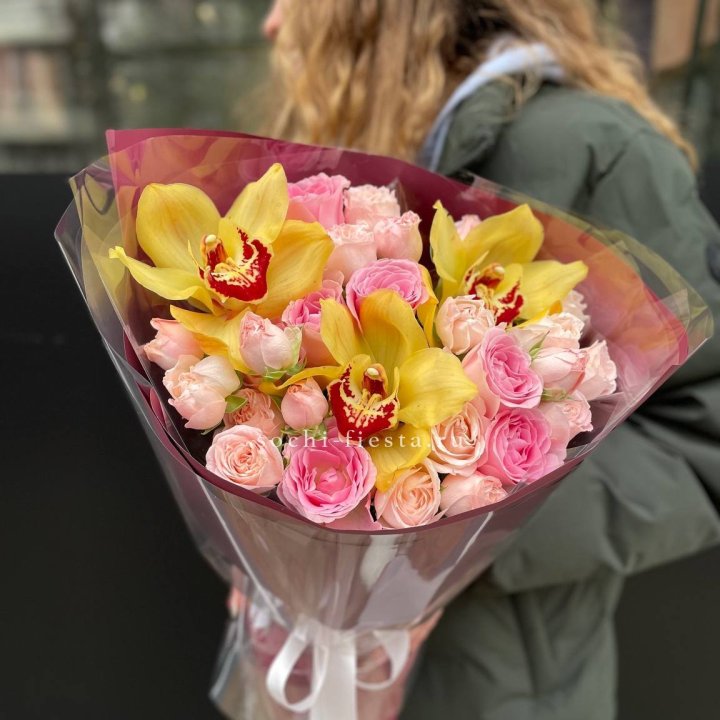  Букет орхидей и роз Есенья в Магнитогорске