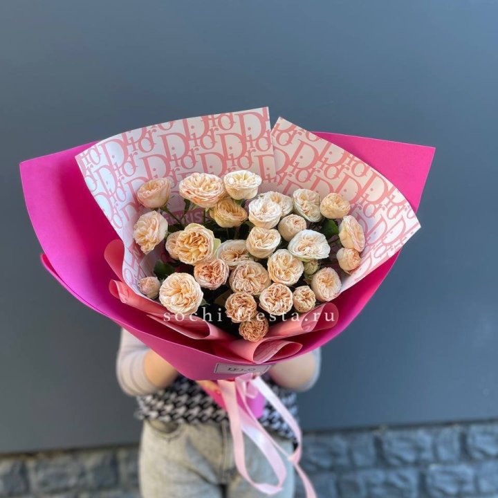 9 пионовидных роз в Магнитогорске