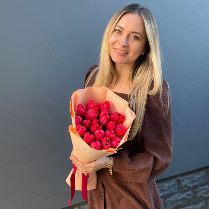  19 красных тюльпанов в Магнитогорске