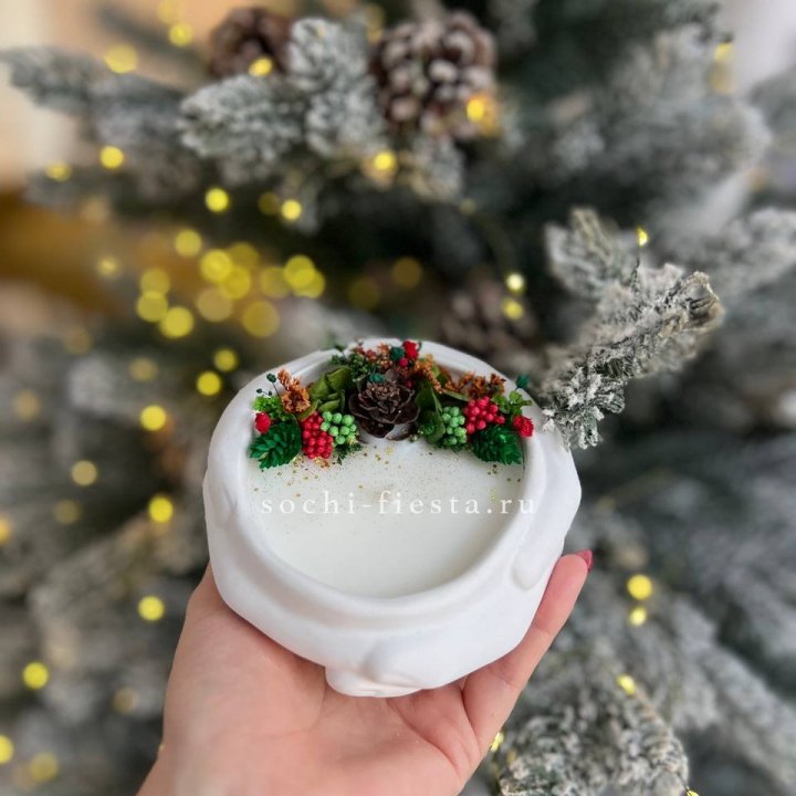 Свеча ароматическая в гипсе Руки с шишкой в Магнитогорске