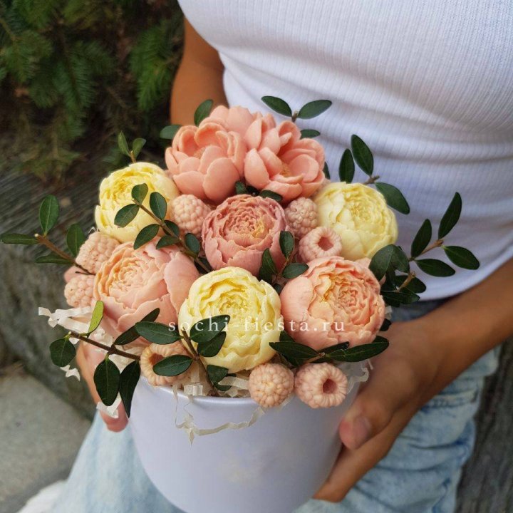 Шоколадный букет с ягодами в Магнитогорске