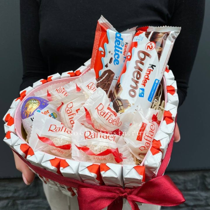 Подарочный набор сердце с Киндерами и Рафаэлло в Магнитогорске