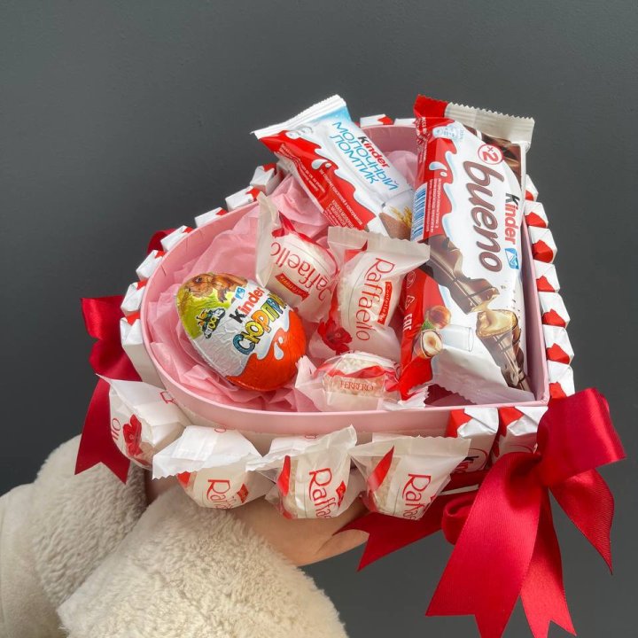 Бокс киндерами и раффаэлло в Магнитогорске