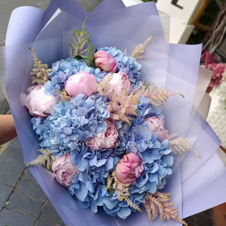 Дизайнерский букет с гортензией №3 в Магнитогорске