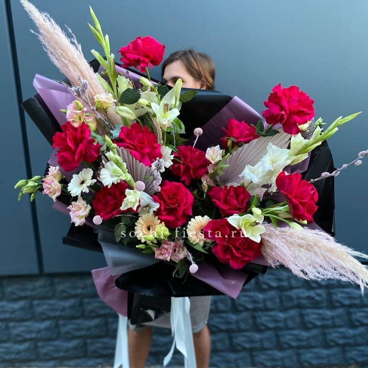 Дизайнерский букет Ред в Магнитогорске