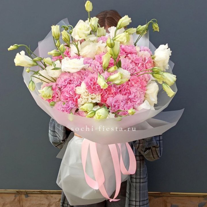 Букет из эустом и диантусов  в Магнитогорске