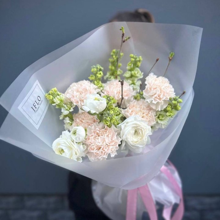 Букет маттиолы и ранункулюсов  в Магнитогорске