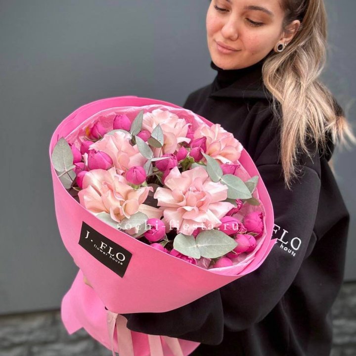 Букет французских и пионовидных роз "Ламиносо" в Магнитогорске