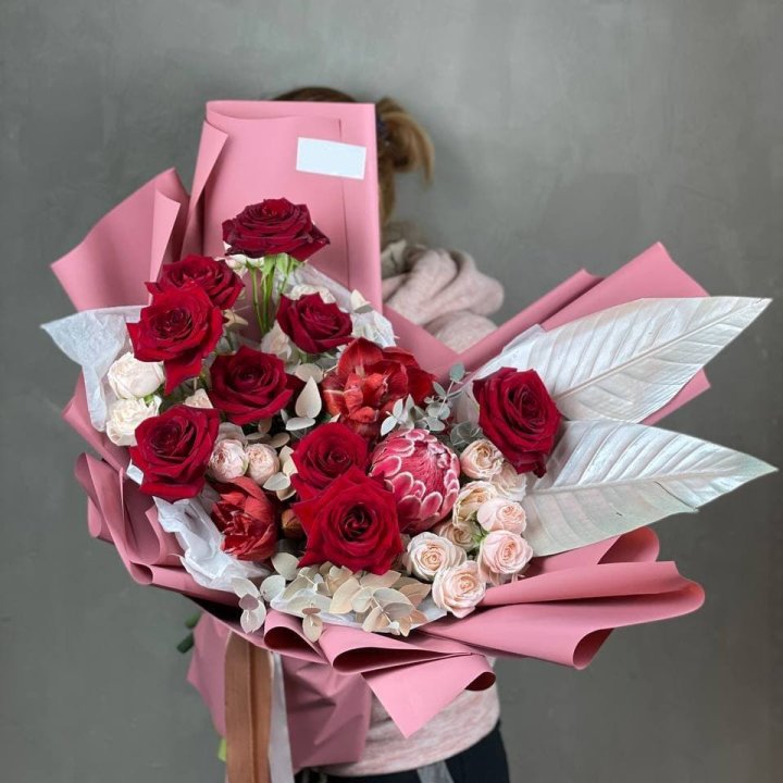 Дизайнерский букет "Ред Вильвет" в Магнитогорске