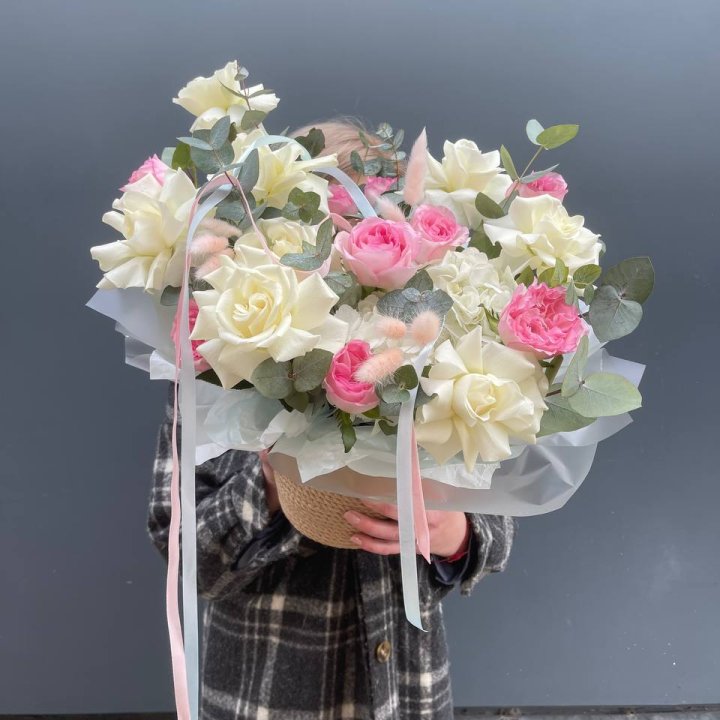 Кашпо с розами в Магнитогорске