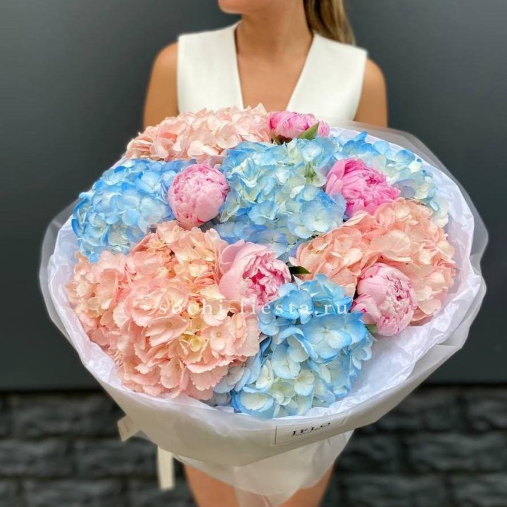 Дуобукет гортензии с пионами  в Магнитогорске