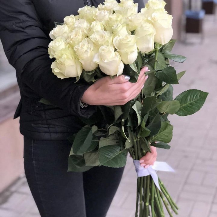 Голландские розы белые в Магнитогорске