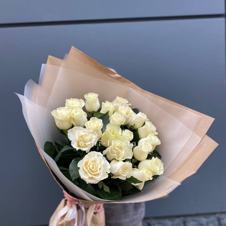  Букет  высоких белых роз   в Магнитогорске