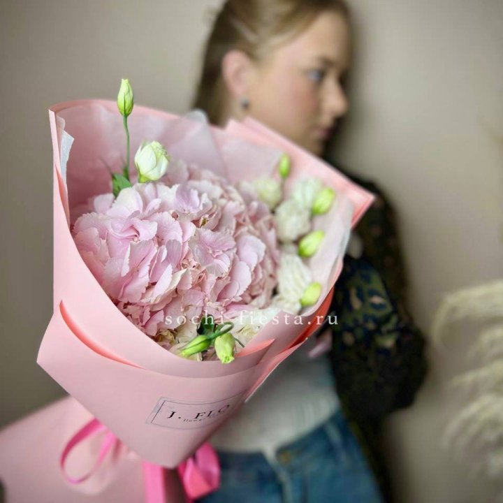 Букет с гортензией №2 в Магнитогорске