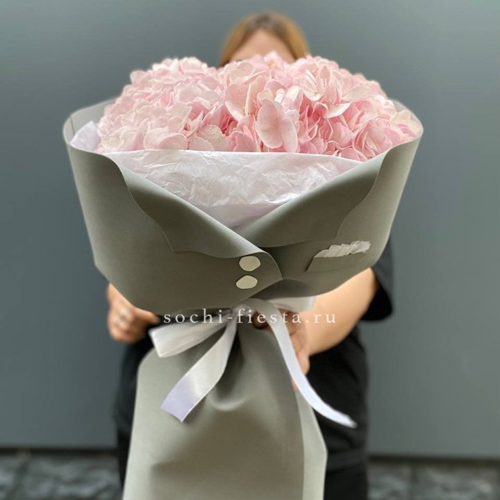  Букет  пиджачок из 5 гортензий в Магнитогорске