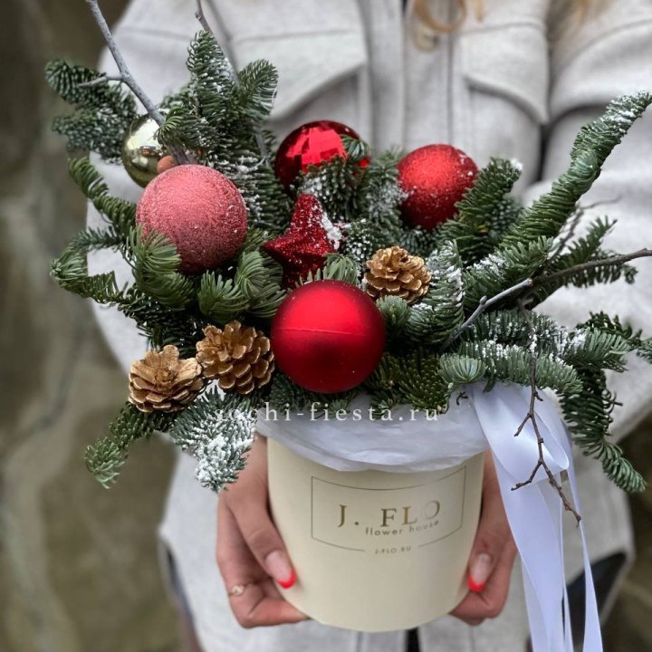 Новогодняя композиция в коробке ред в Магнитогорске