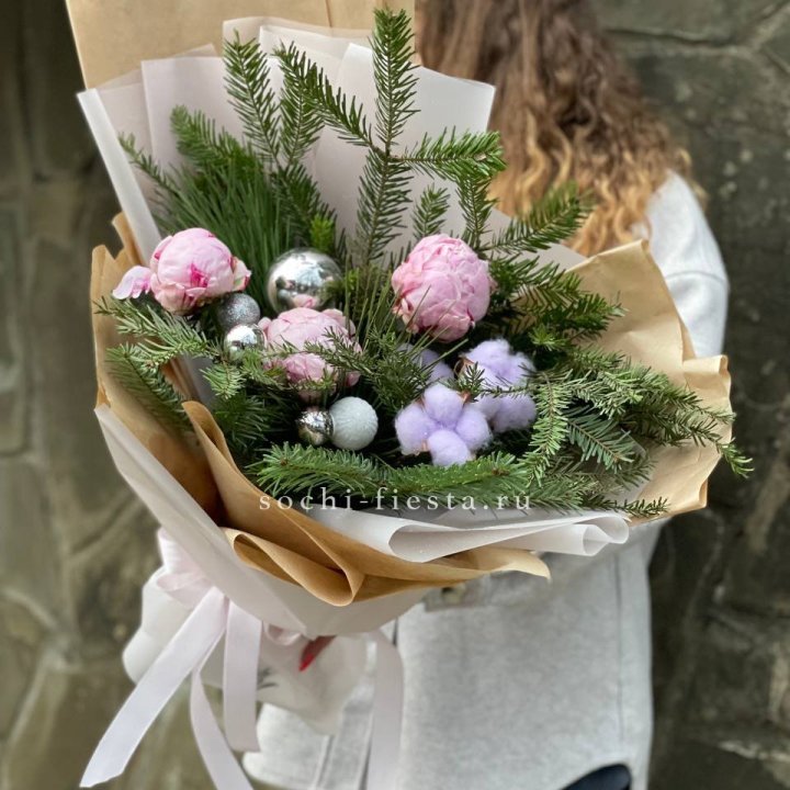 Новогодний букет с пионами  в Магнитогорске