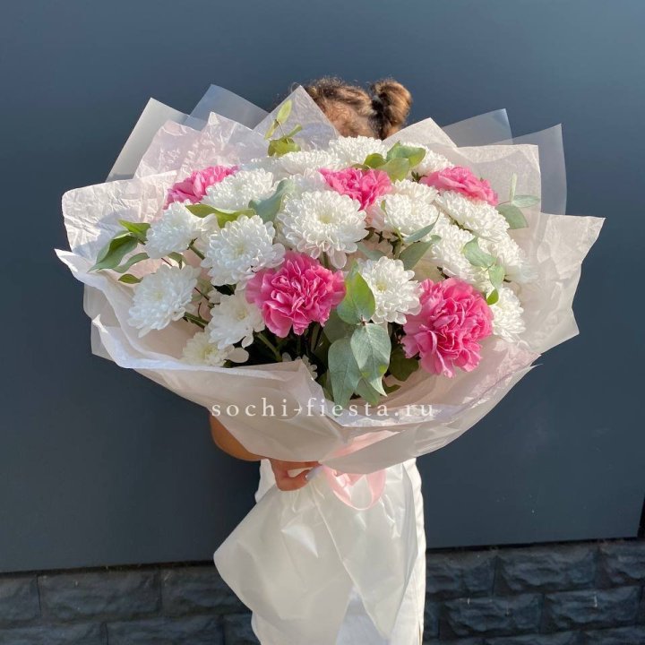  Букет  хризантем и диантусов "Воздушный" в Магнитогорске