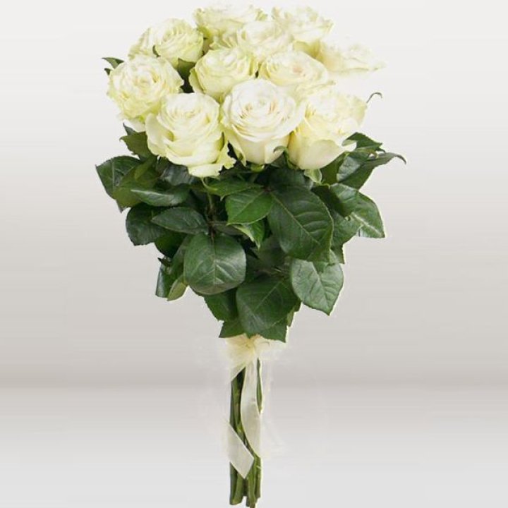 11 белых голландских роз в Магнитогорске