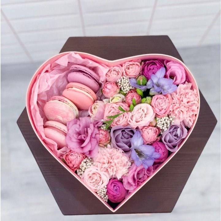 Бокс-сердце с макаронс  в Магнитогорске