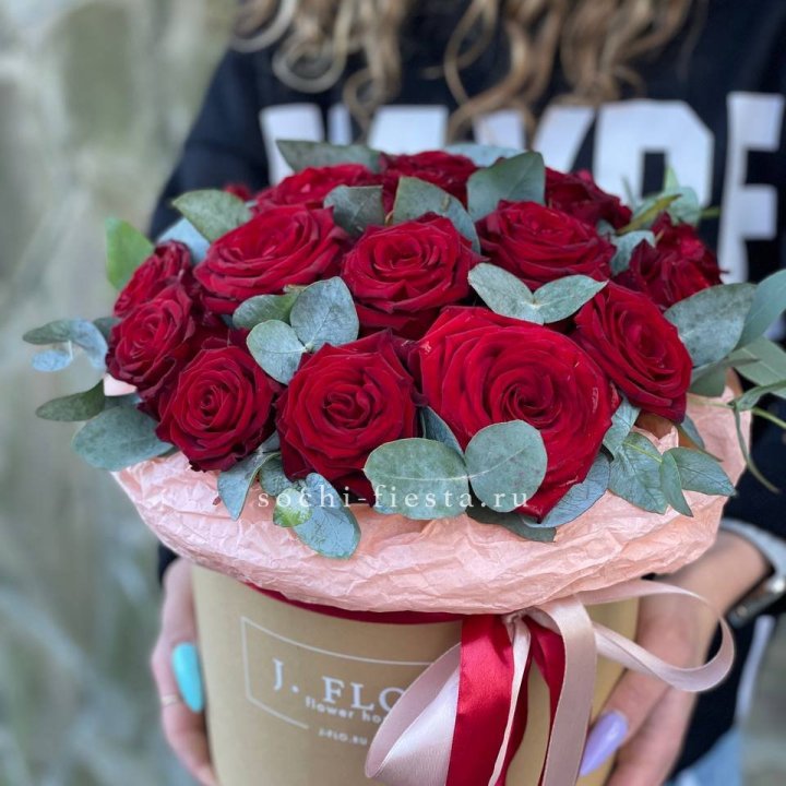 21 Красная роза в боксе №1 в Магнитогорске