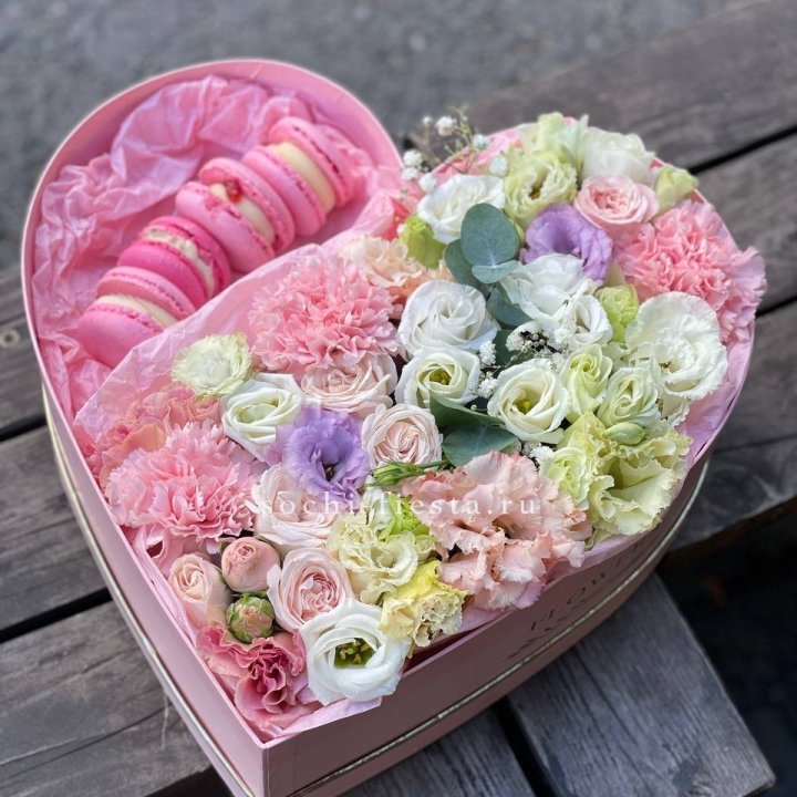 Бокс-сердце с макарон "Пинк" в Магнитогорске