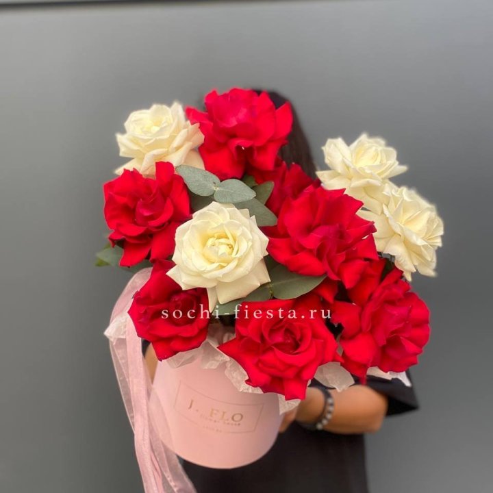 13 Французских роз в боксе в Магнитогорске