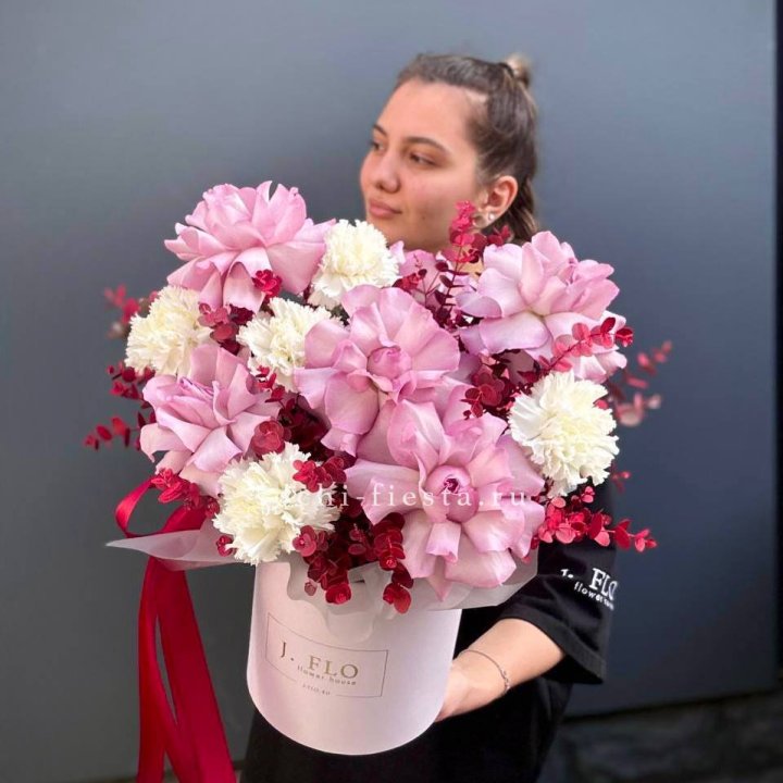 Бокс с французскими розами "Вела вита" в Магнитогорске