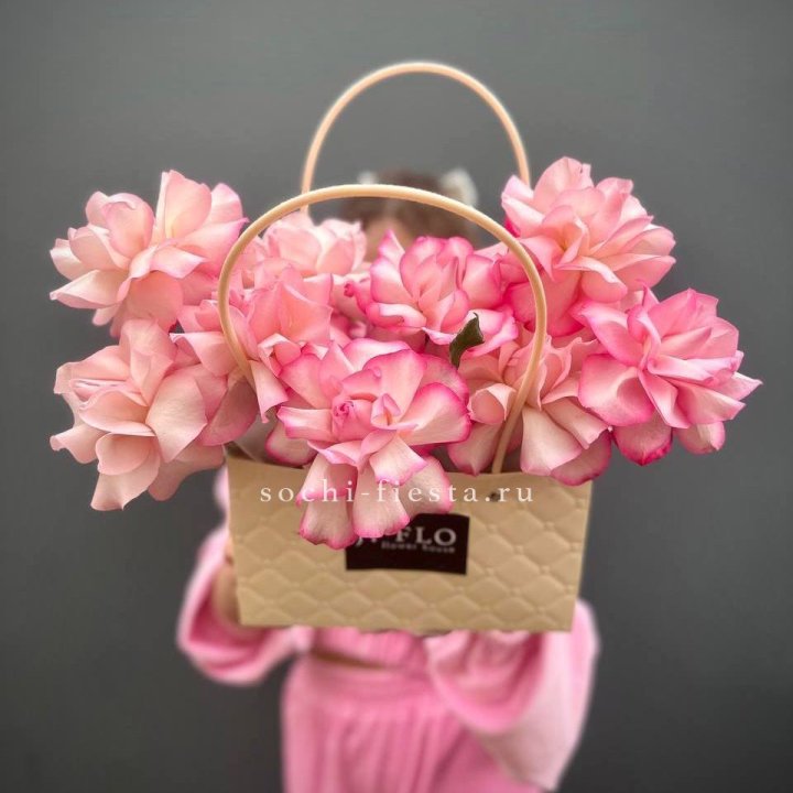 Сумочка розовых роз Венди в Магнитогорске