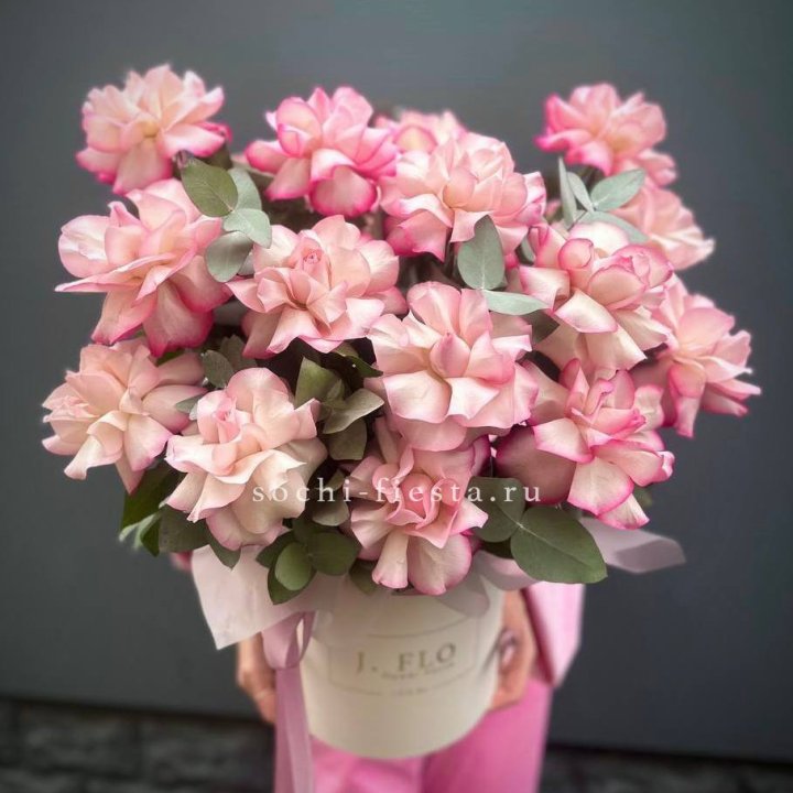 17 Французских  роз Венди в боксе в Магнитогорске