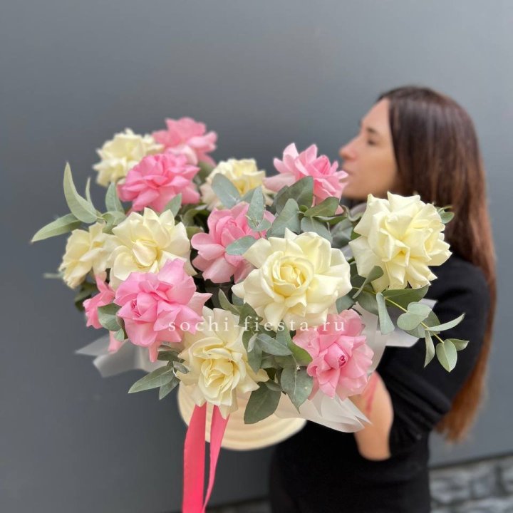 Зефирный бокс из 17 французских роз микс в Магнитогорске