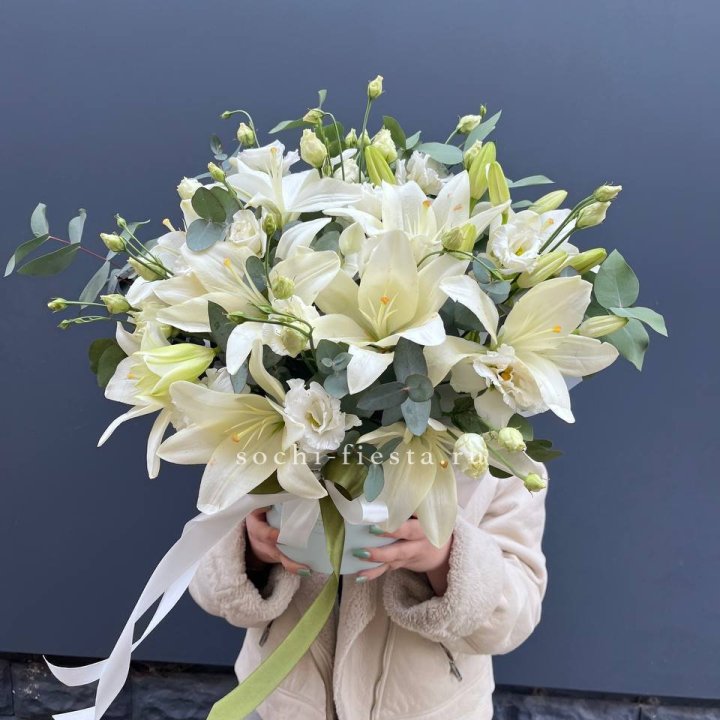 Бокс лилий и эустомы в Магнитогорске