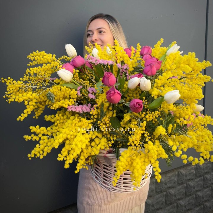 Цветочная корзина с мимозой "Спринг" в Магнитогорске