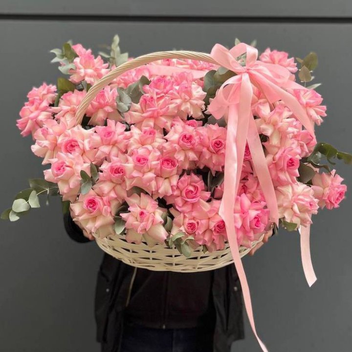 51 розовая роза в корзине в Магнитогорске