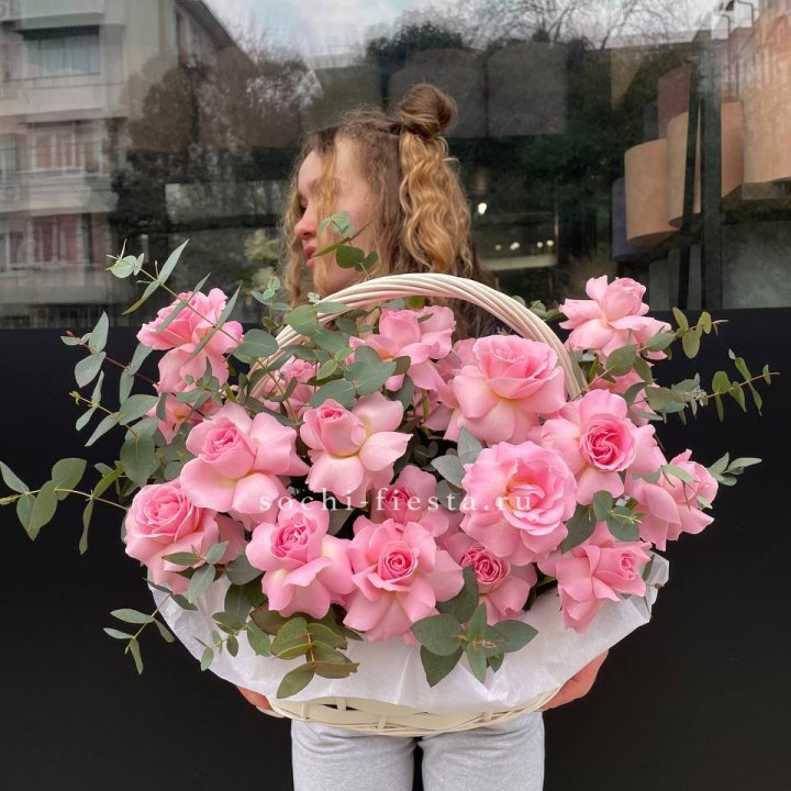 25 роз в цветочной корзине  в Магнитогорске